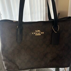 Coach Avenue Carryall In Signature Canvas